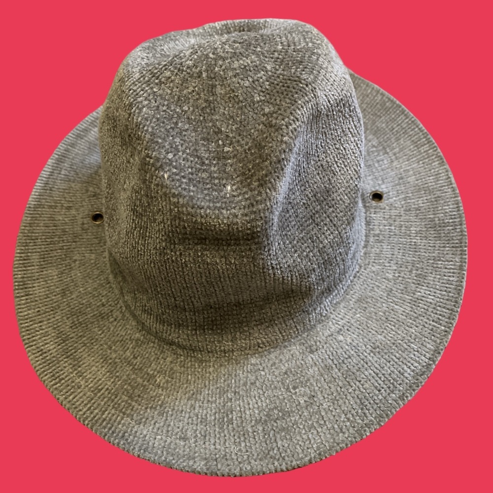 Steve Madden gray winter hat